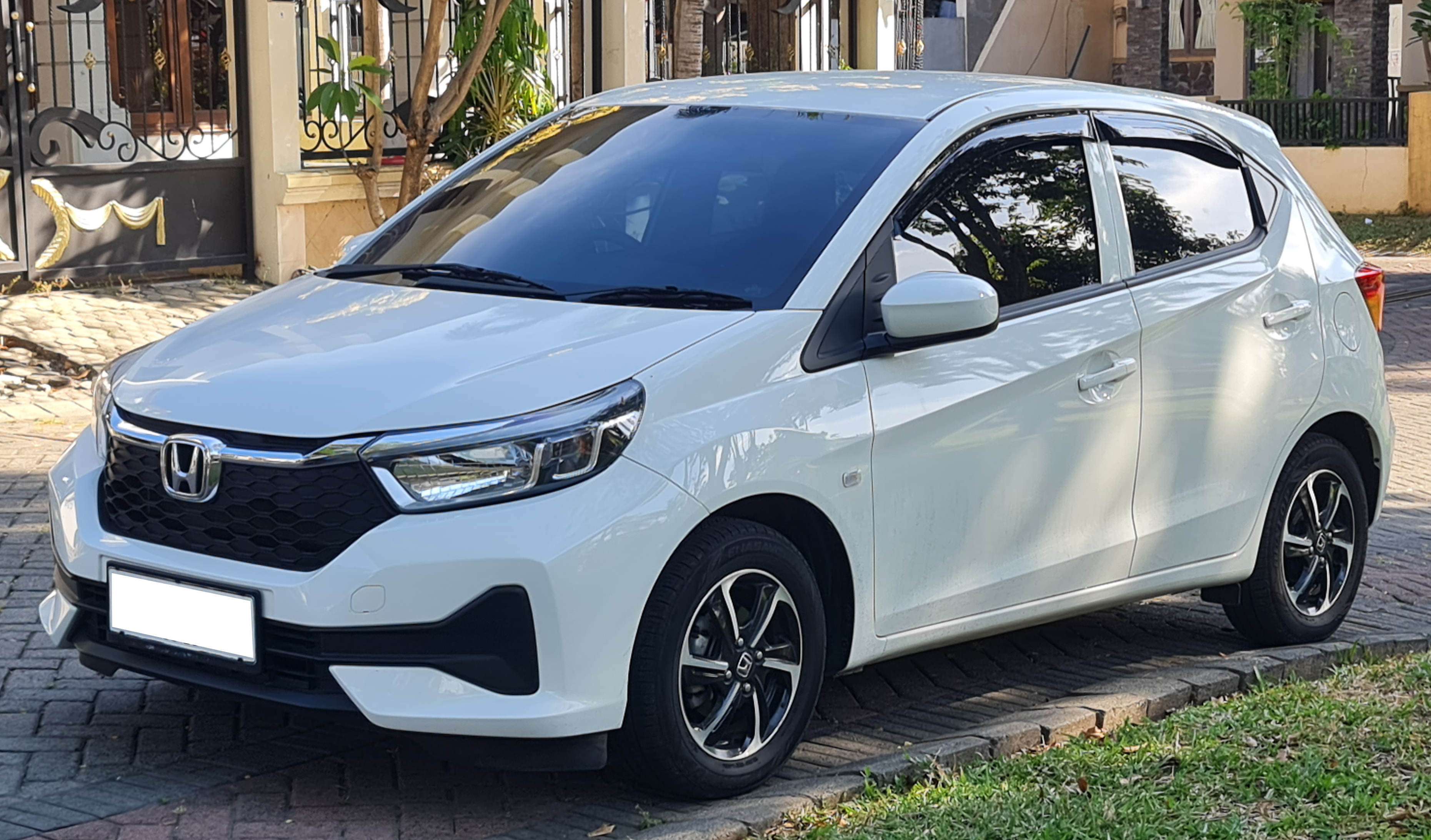 Rental mobil Medan lepas kunci
